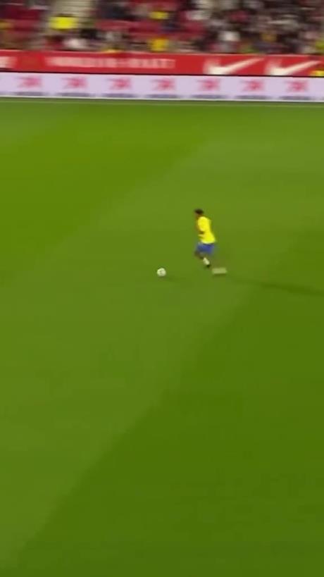 45歲還開掛！小羅再現(xiàn)牛尾巴過人，微笑單挑門將輕松打進(jìn)