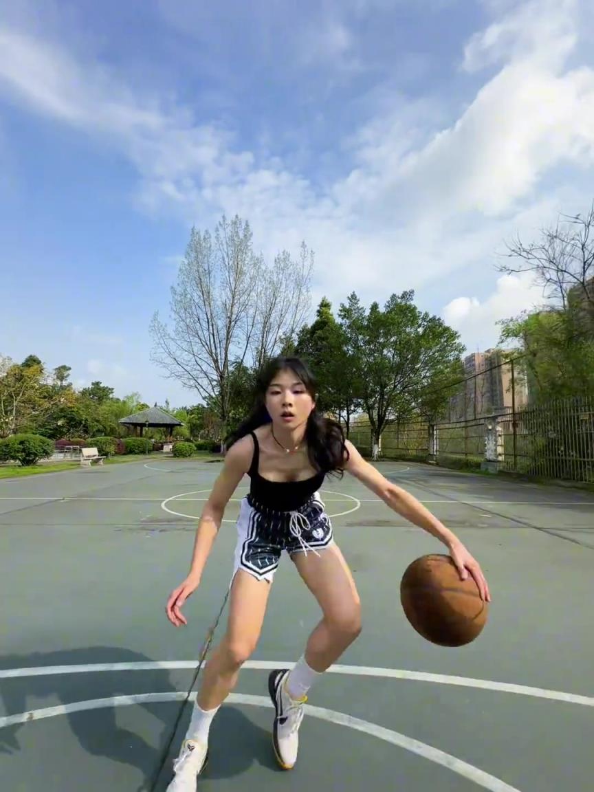 看著有點(diǎn)實(shí)力，敢背打我不？